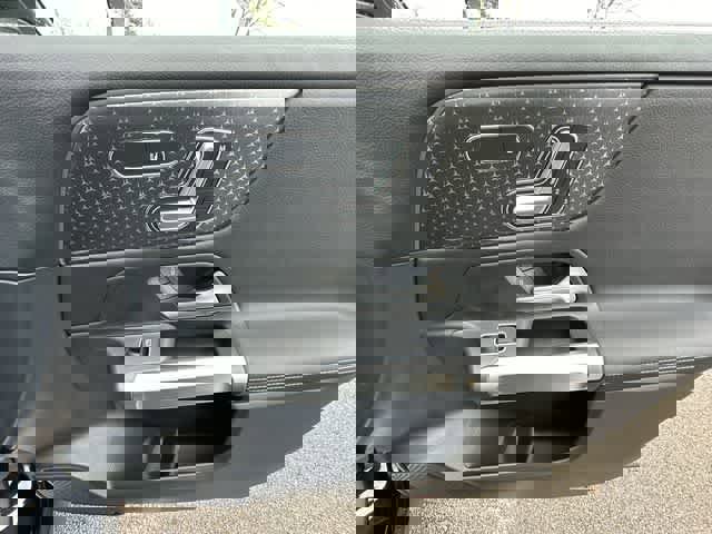 Used 2024 Mercedes-Benz GLB 250 4MATIC image 21