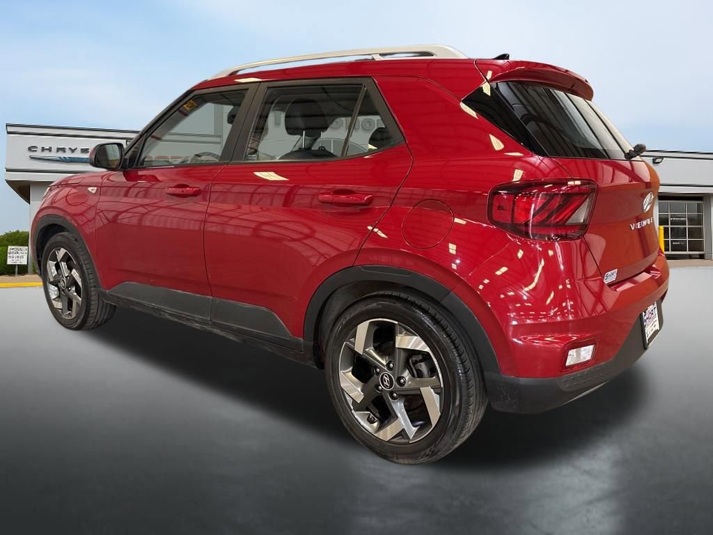 Used 2022 Hyundai Venue Limited image 3