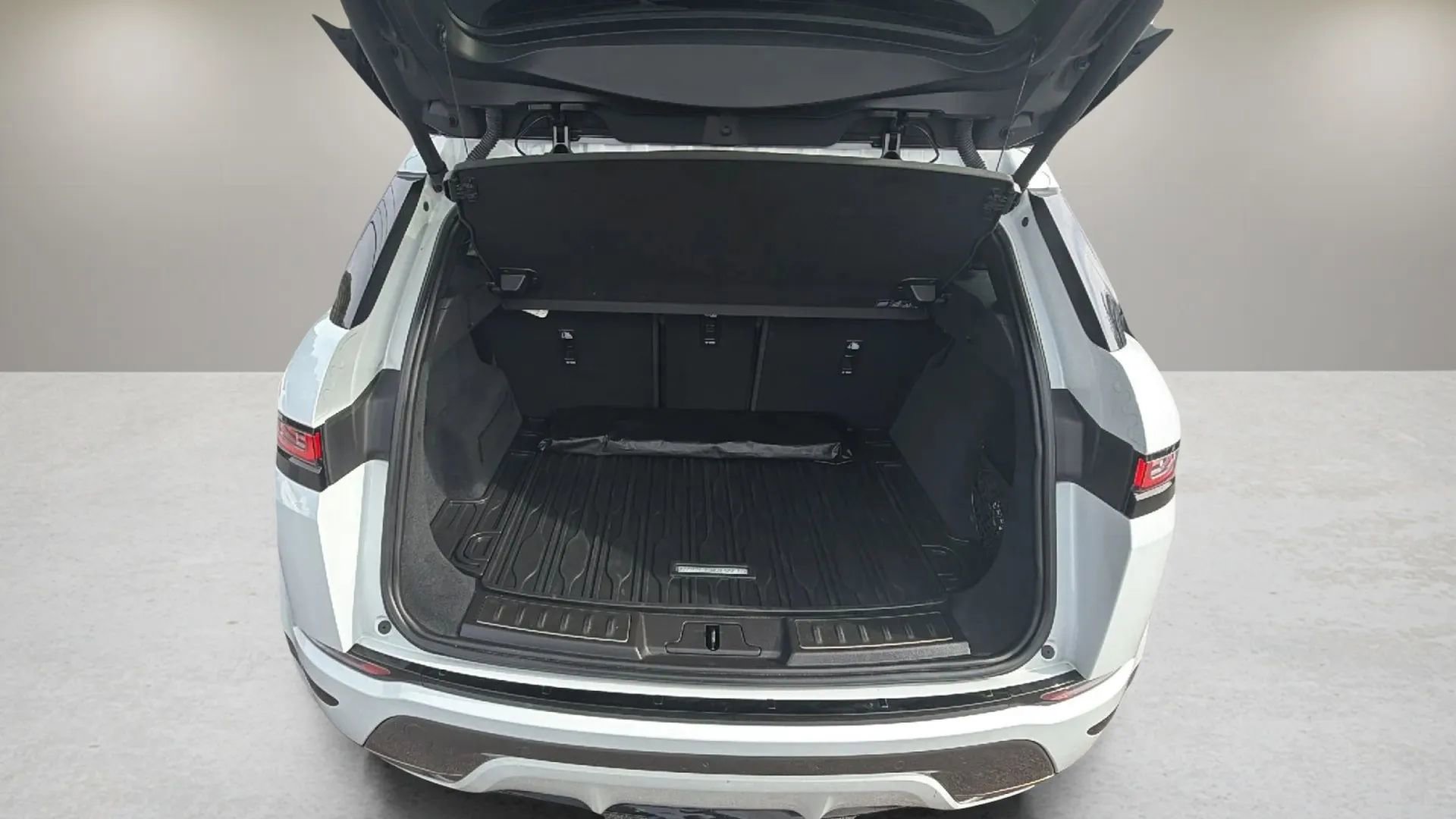 Used 2020 Land Rover Range Rover Evoque R-Dynamic S image 18