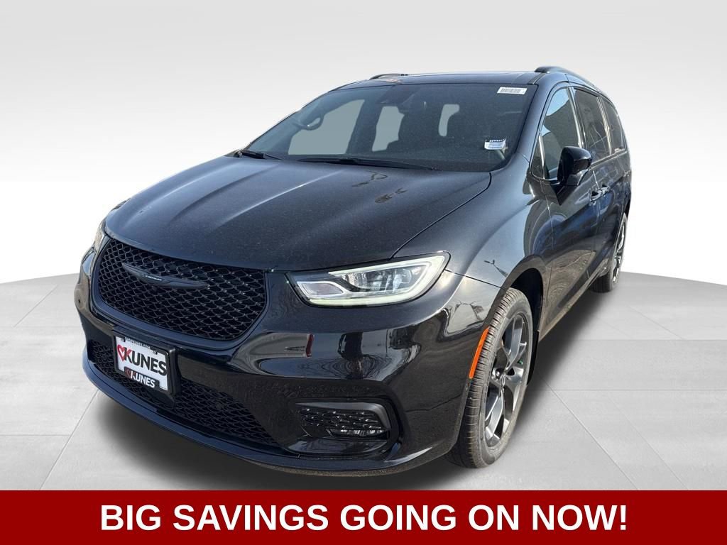 New 2026 Chrysler Pacifica Select w/ S Appearance Package image 8