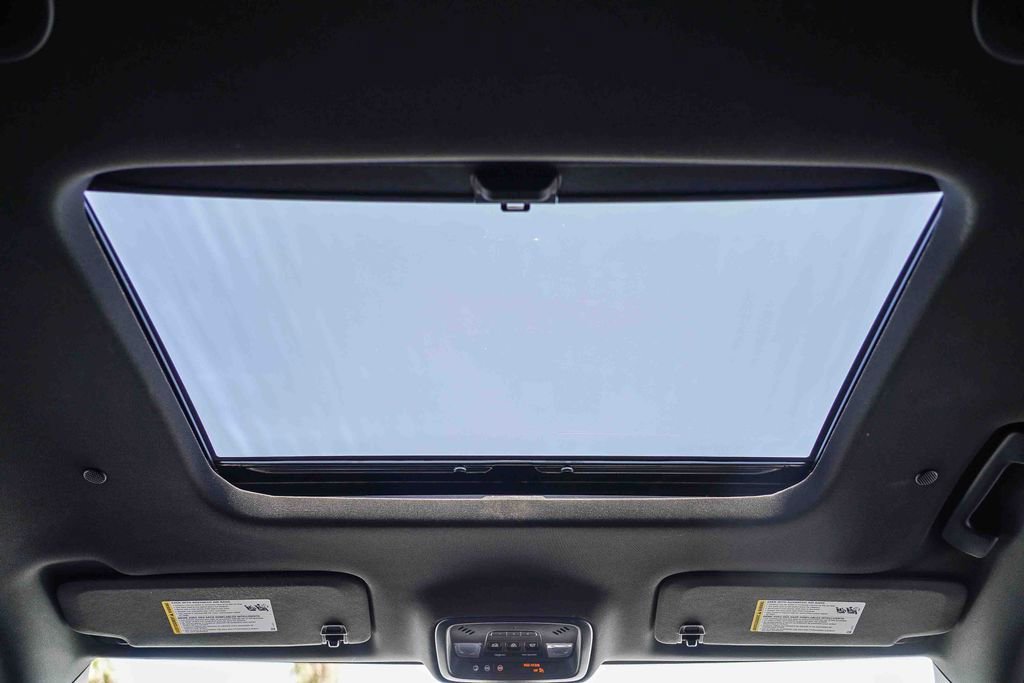 Used 2023 Chevrolet Traverse Premier image 17