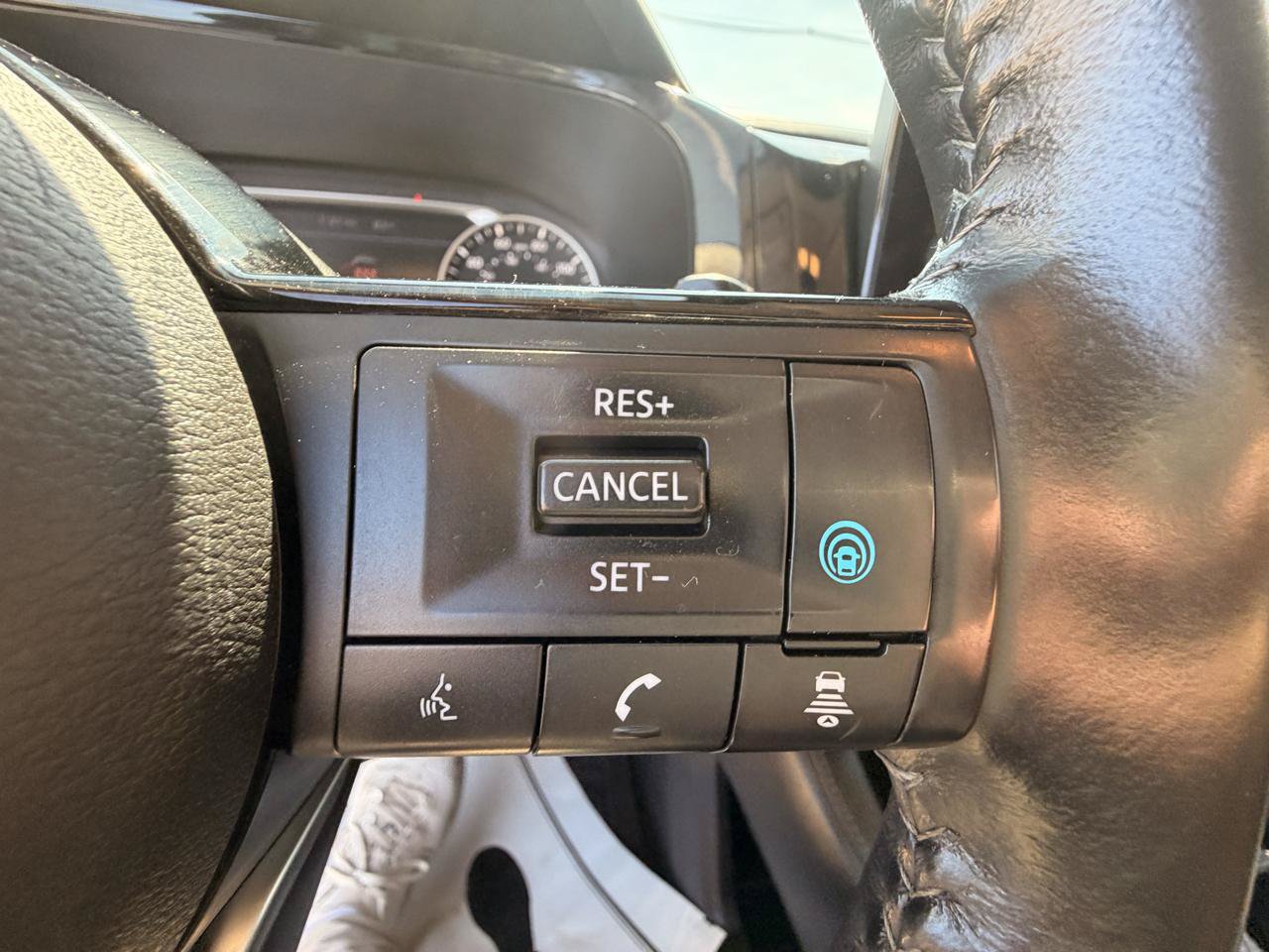 Used 2022 Nissan Pathfinder SV AWD/4WD image 19