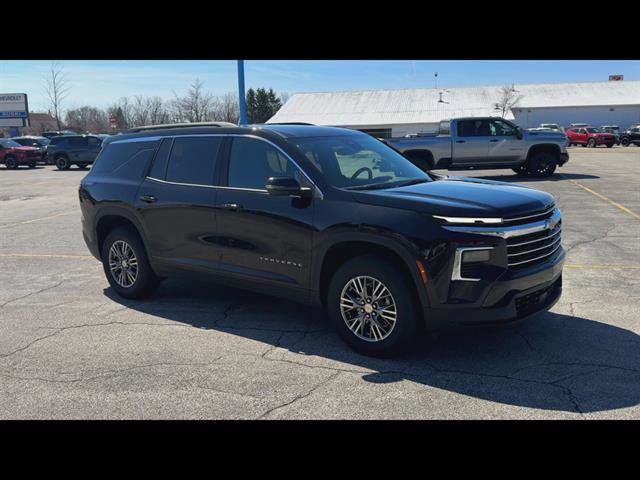 Used 2025 Chevrolet Traverse LT w/ Driver Confidence Package image 29