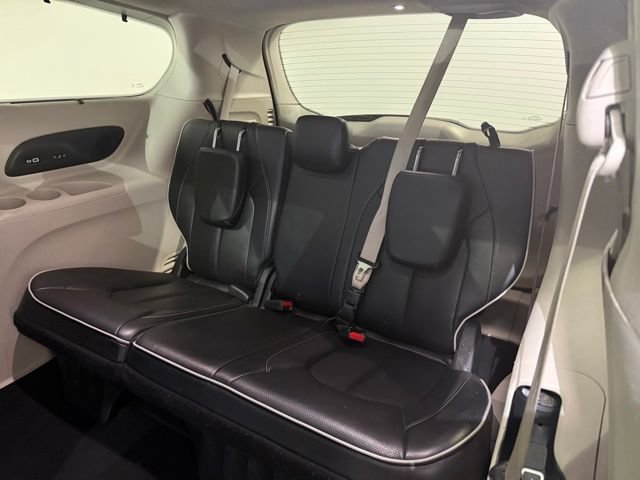 Used 2021 Chrysler Pacifica Limited AWD/4WD image 19