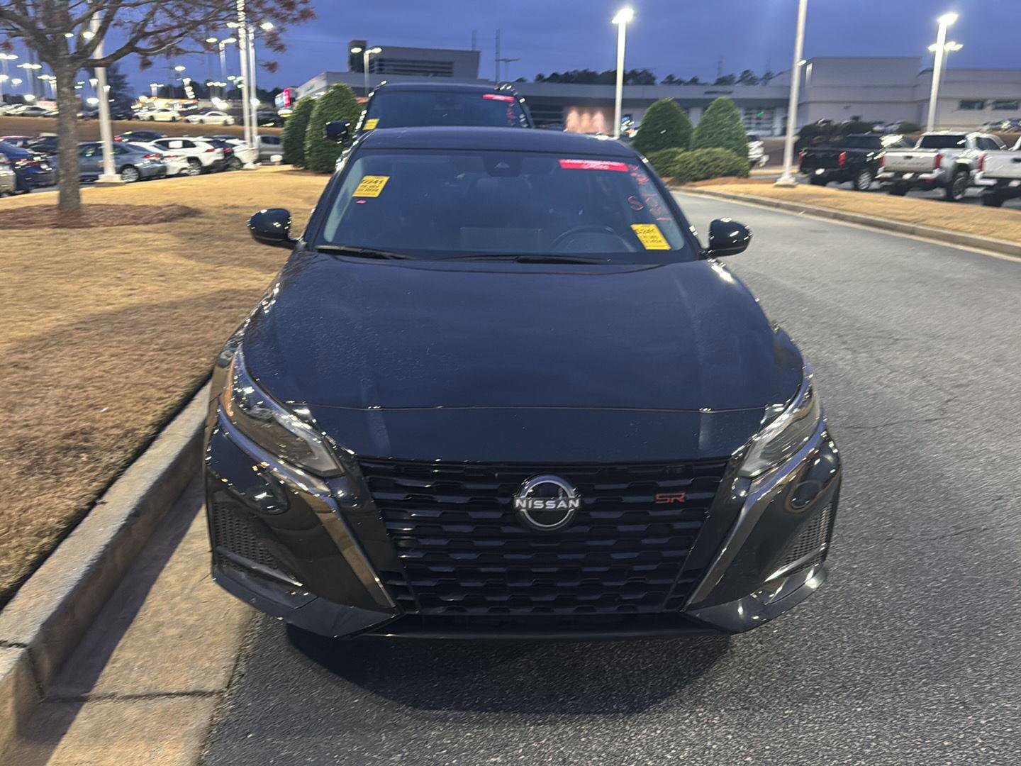 Used 2024 Nissan Altima 2.5 SR w/ SR Premium Package image 3