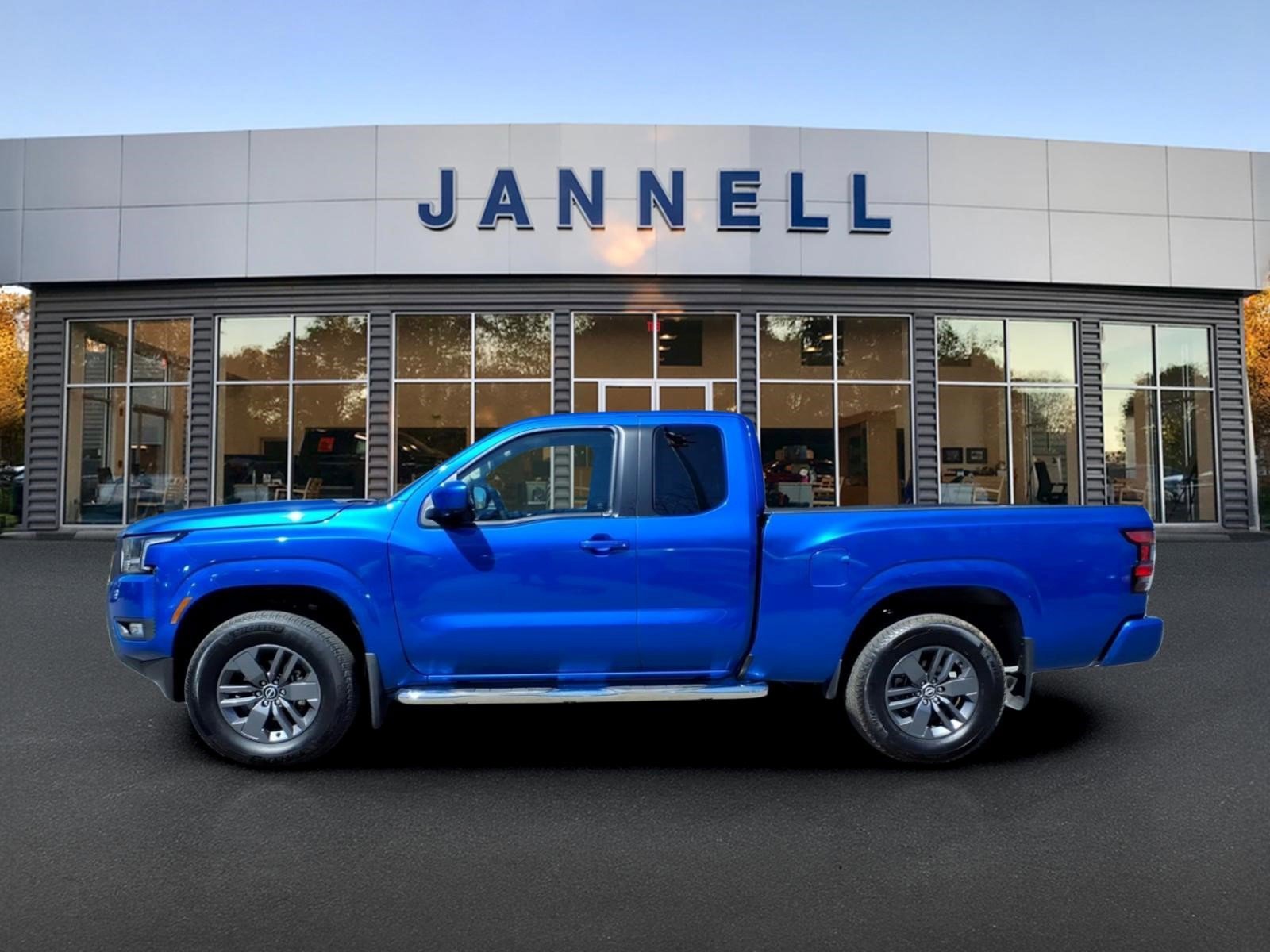 Used 2025 Nissan Frontier SV w/ SV Convenience Package image 4