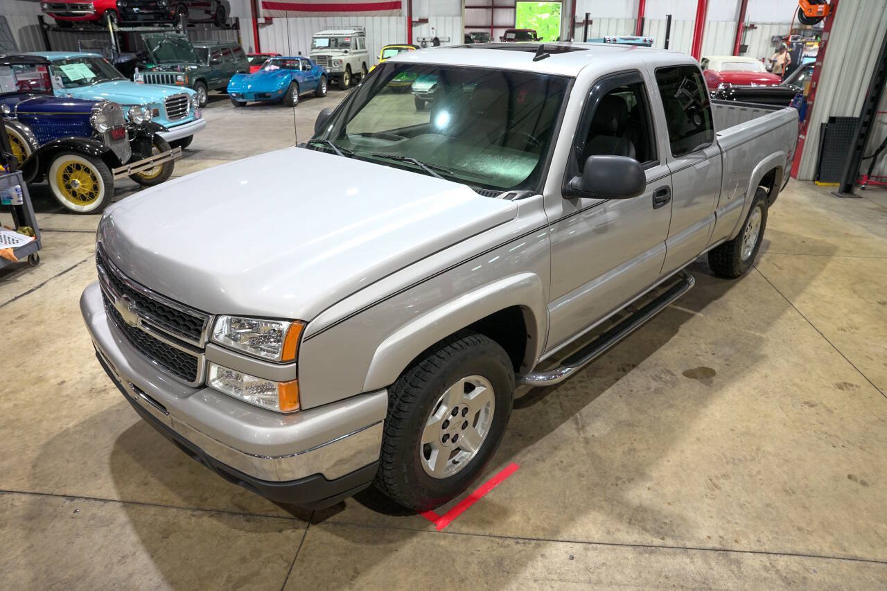 Used 2006 Chevrolet Silverado 1500 LT w/ Onstar Plus Package AWD/4WD image 15