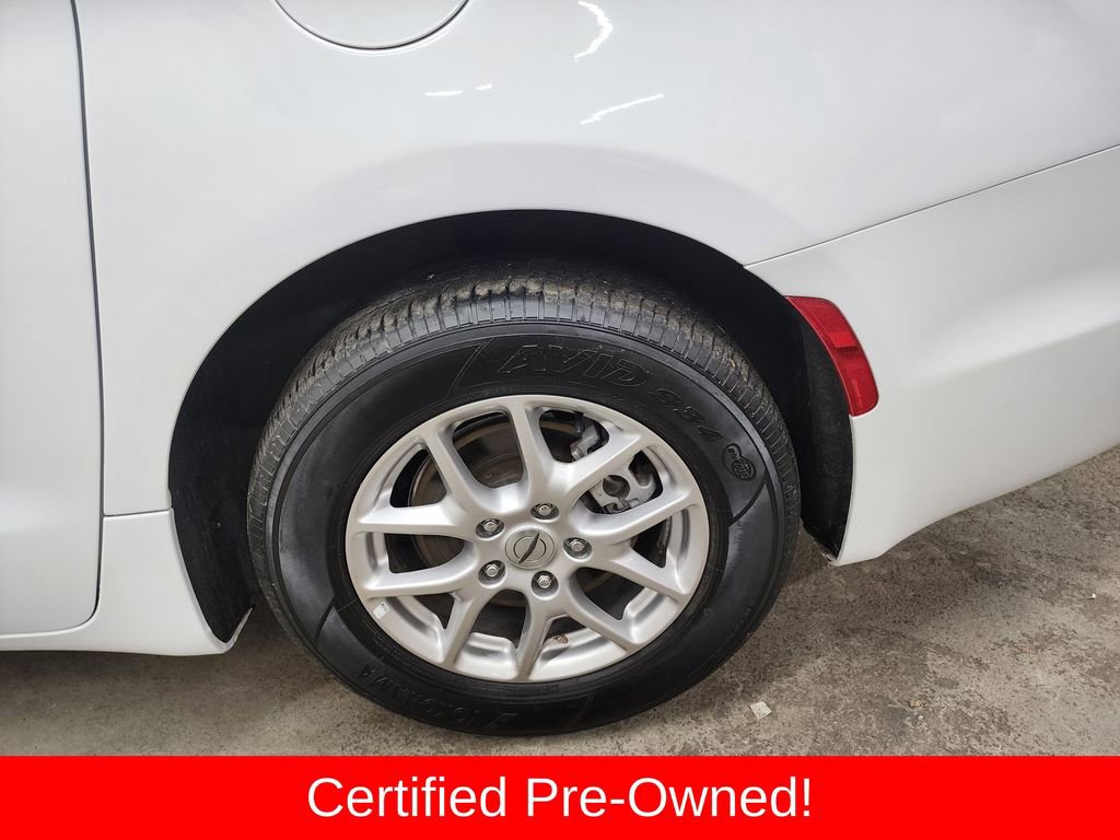 Used 2024 Chrysler Pacifica Touring-L image 36