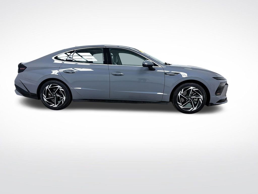 Used 2024 Hyundai Sonata SEL w/ Convenience Package FWD image 10