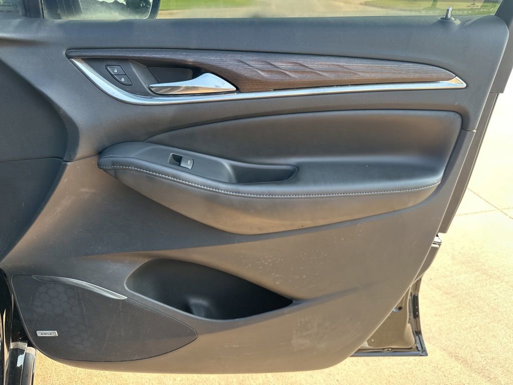 Used 2022 Buick Enclave Avenir w/ Avenir Technology Package image 27