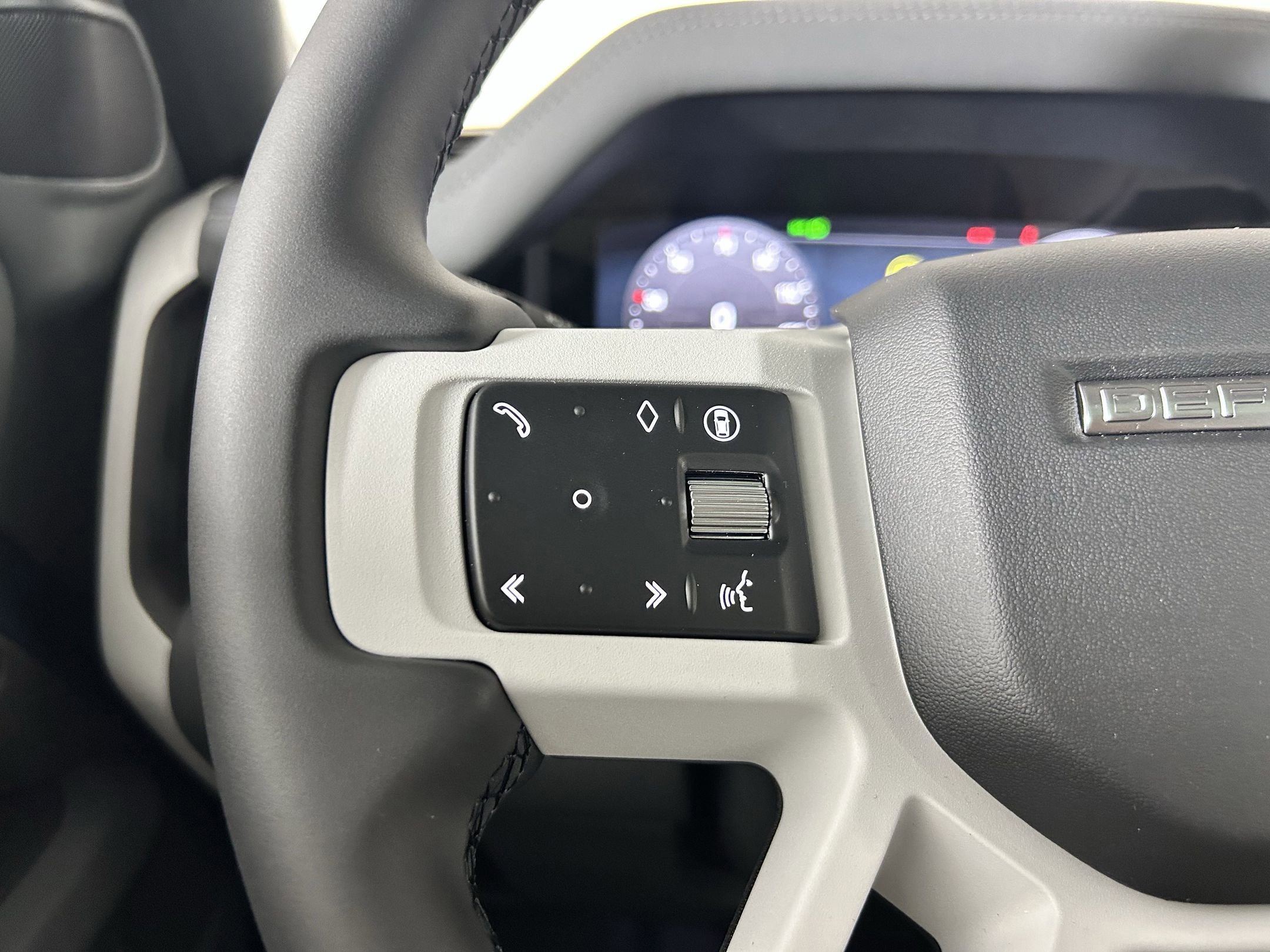 New 2025 Land Rover Defender 110 S image 15