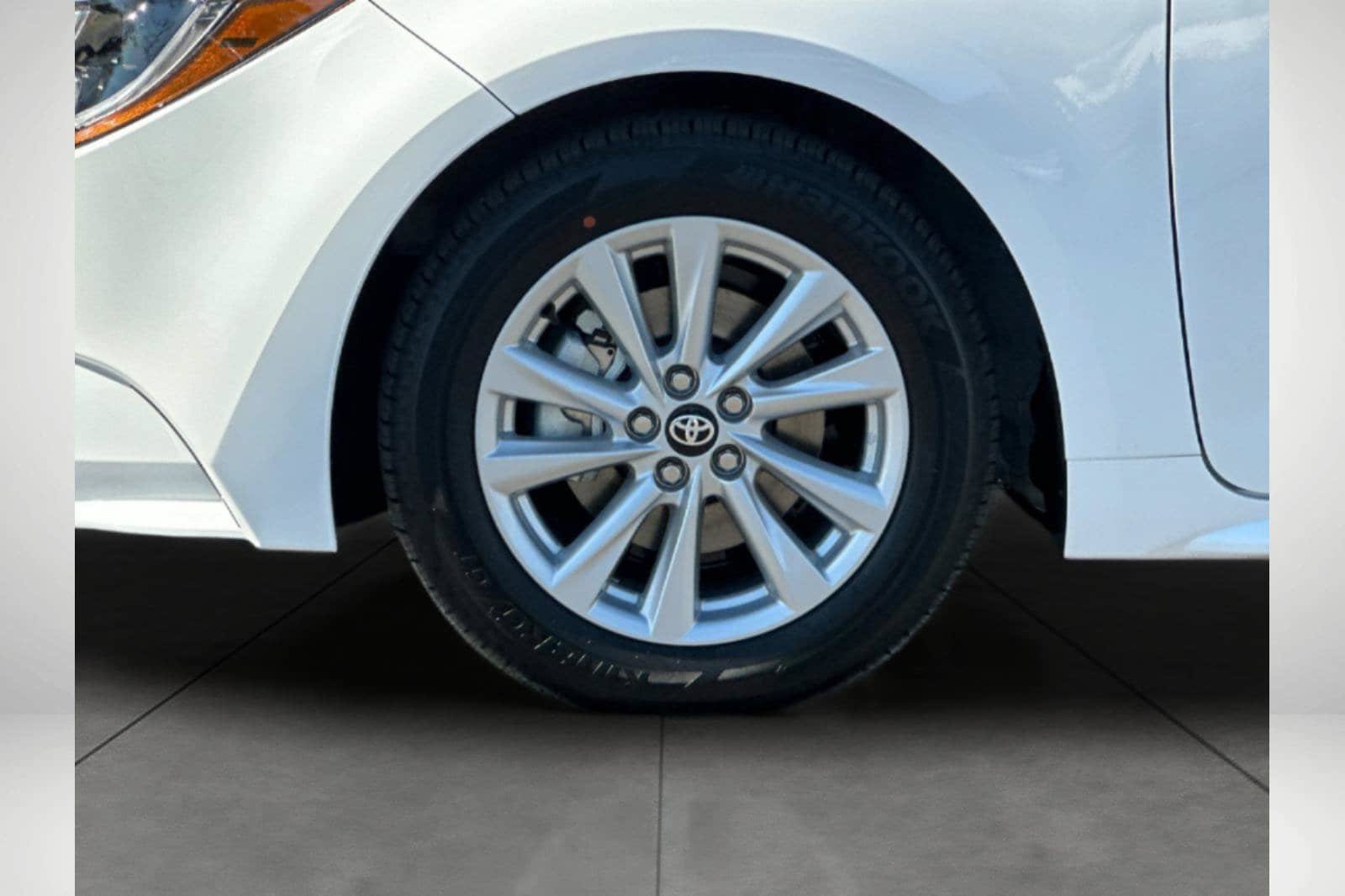 New 2027 Toyota Corolla LE FWD image 31