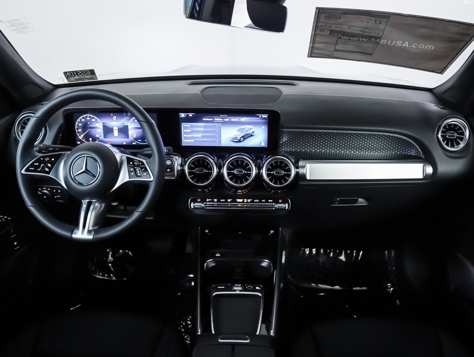 New 2025 Mercedes-Benz GLB 250 4MATIC image 9