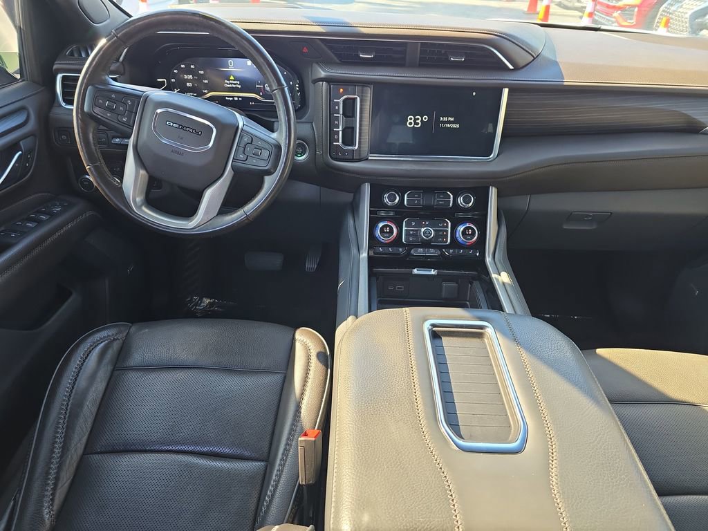 Used 2022 GMC Yukon XL Denali w/ Denali Premium Package image 16