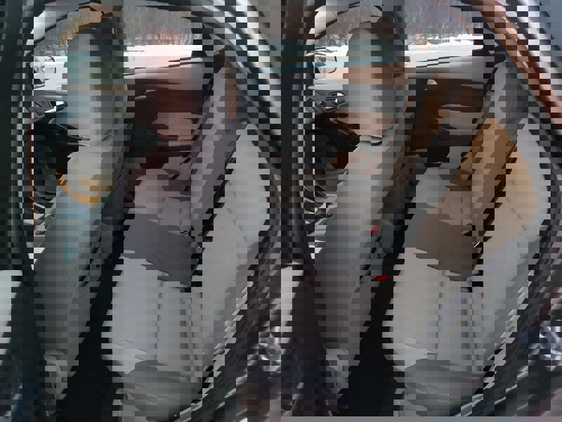 Used 2013 Ford Focus SE w/ SE Winter Pkg image 14