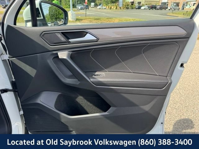 Certified 2023 Volkswagen Tiguan SE w/ Panoramic Sunroof Package AWD/4WD image 29