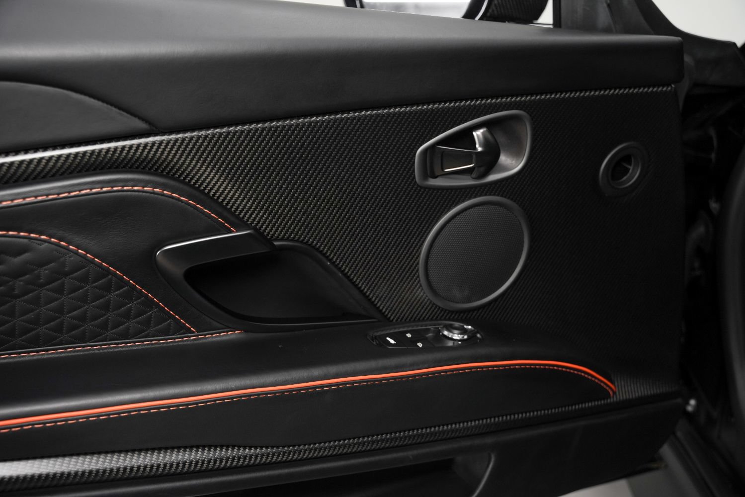 Used 2022 Aston Martin DBS Superleggera Volante RWD image 39