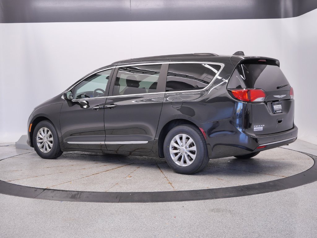 Certified 2017 Chrysler Pacifica Touring-L FWD image 3