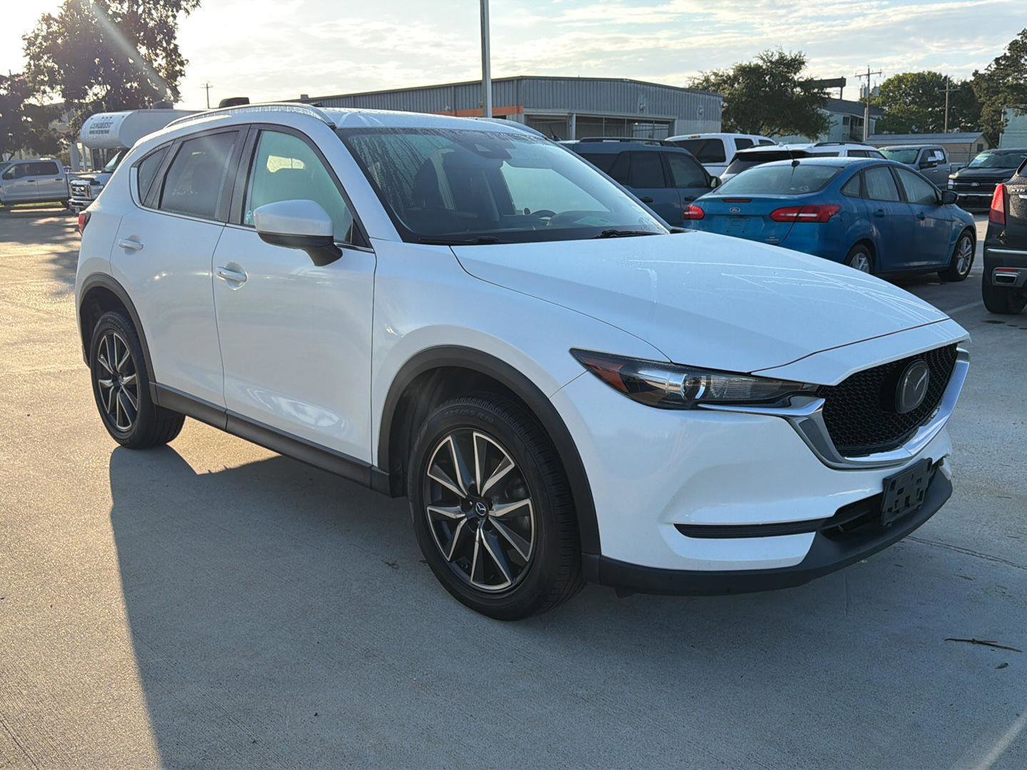 Used 2018 MAZDA CX-5 Touring w/ Preferred Equipment Package AWD/4WD image 2