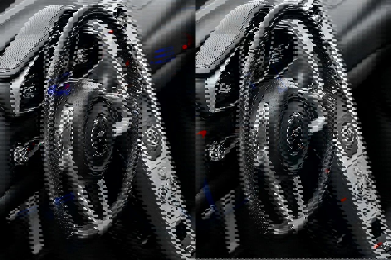 Used 2015 McLaren 650S Spider image 21