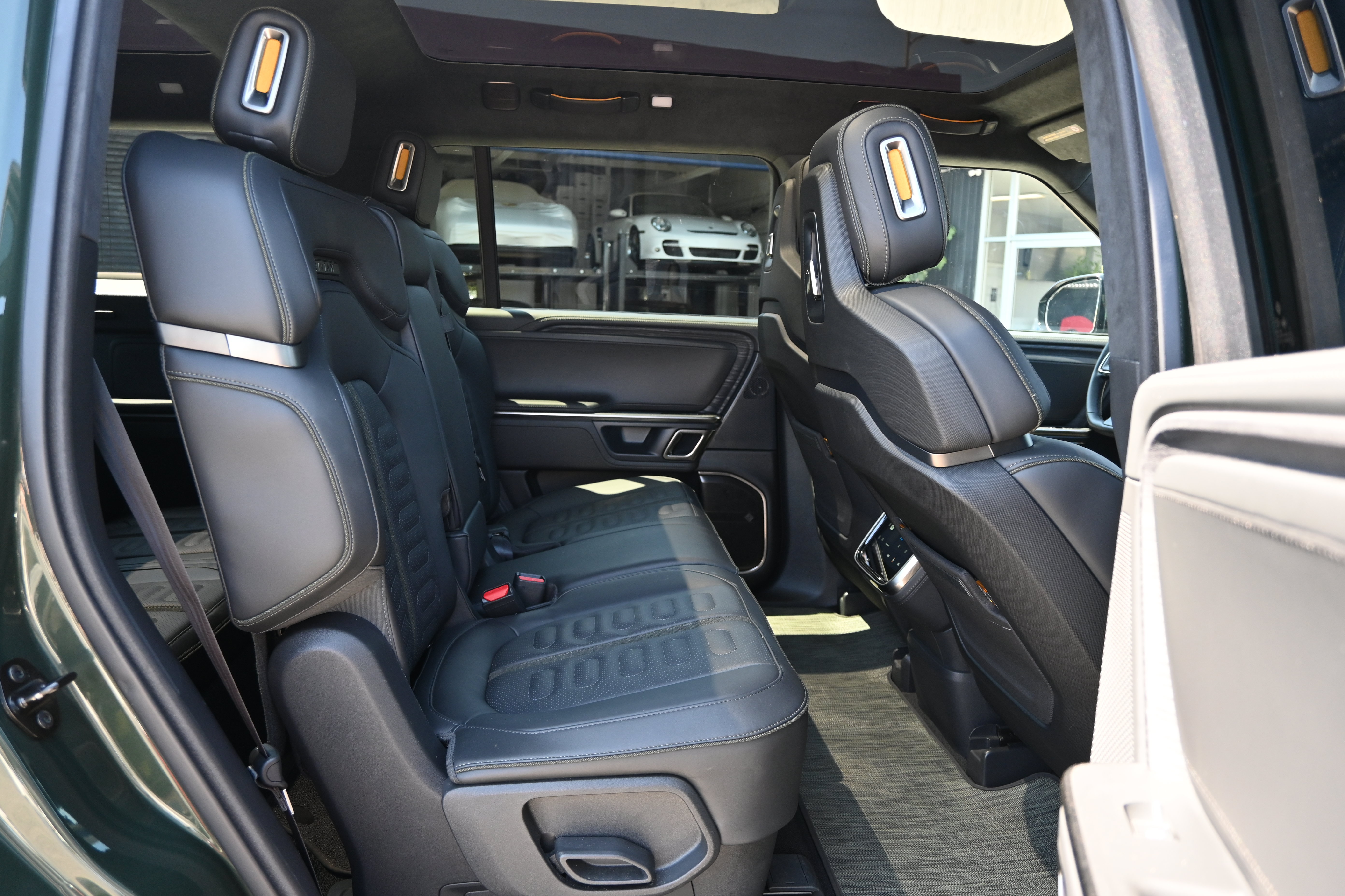 Used 2023 Rivian R1S Adventure AWD/4WD image 34