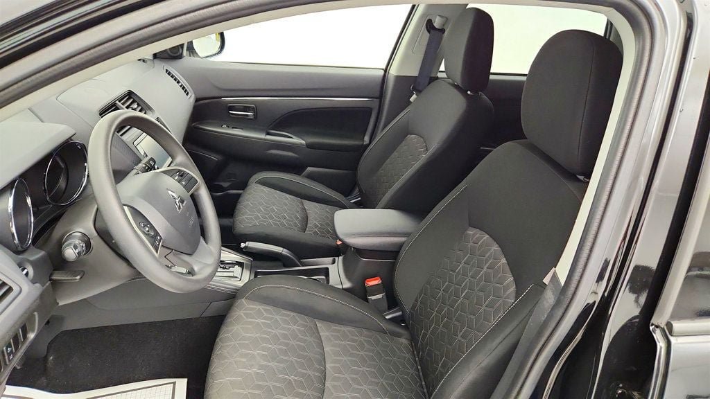 Used 2025 Mitsubishi Outlander Sport LE AWD/4WD image 18