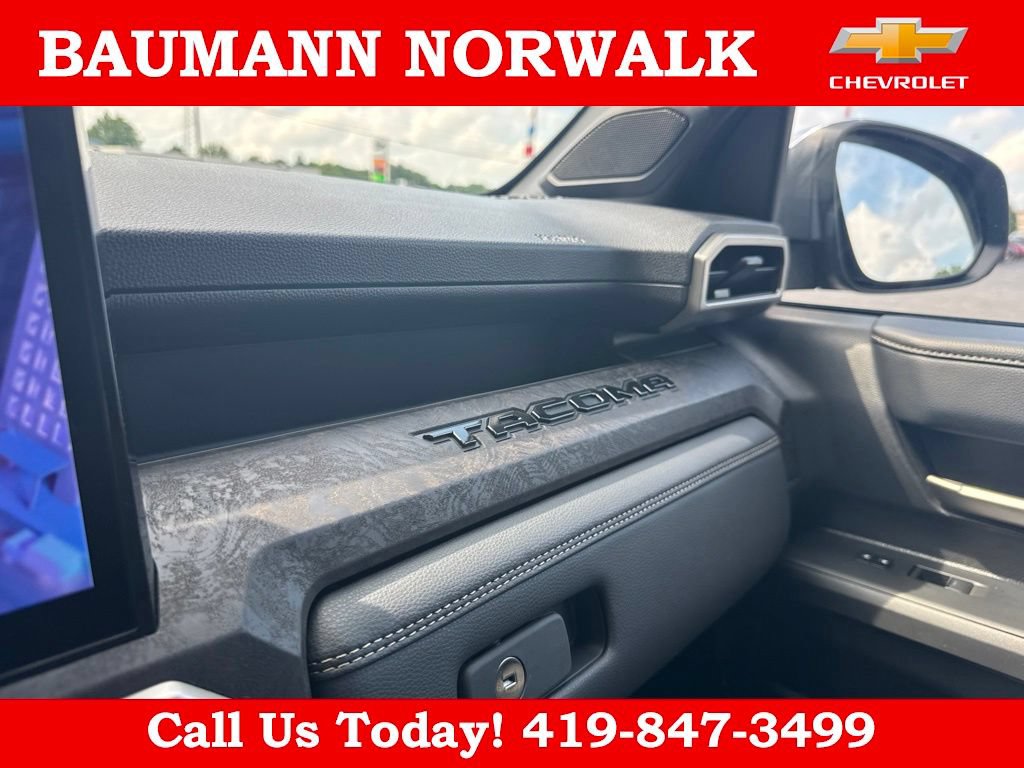Used 2025 Toyota Tacoma Limited AWD/4WD image 37