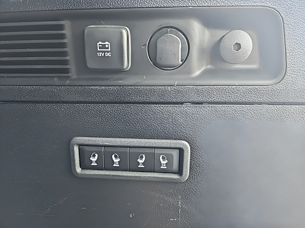 Used 2024 Jeep Wagoneer Series III AWD/4WD image 34