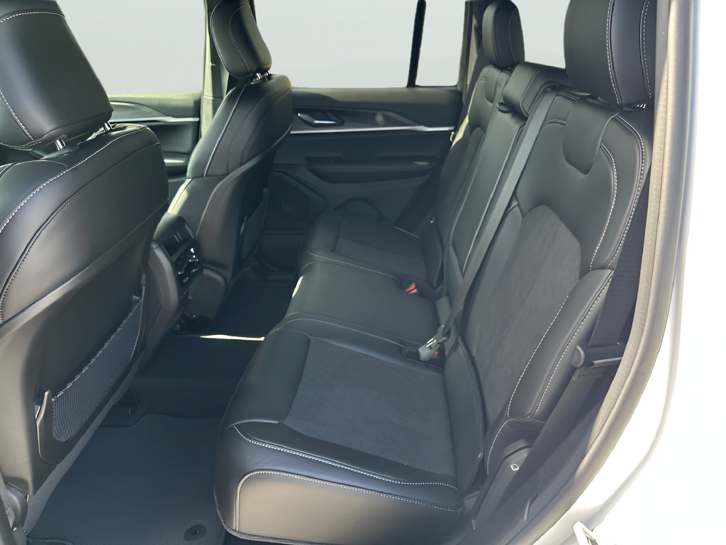 New 2026 Jeep Grand Cherokee Altitude RWD image 34