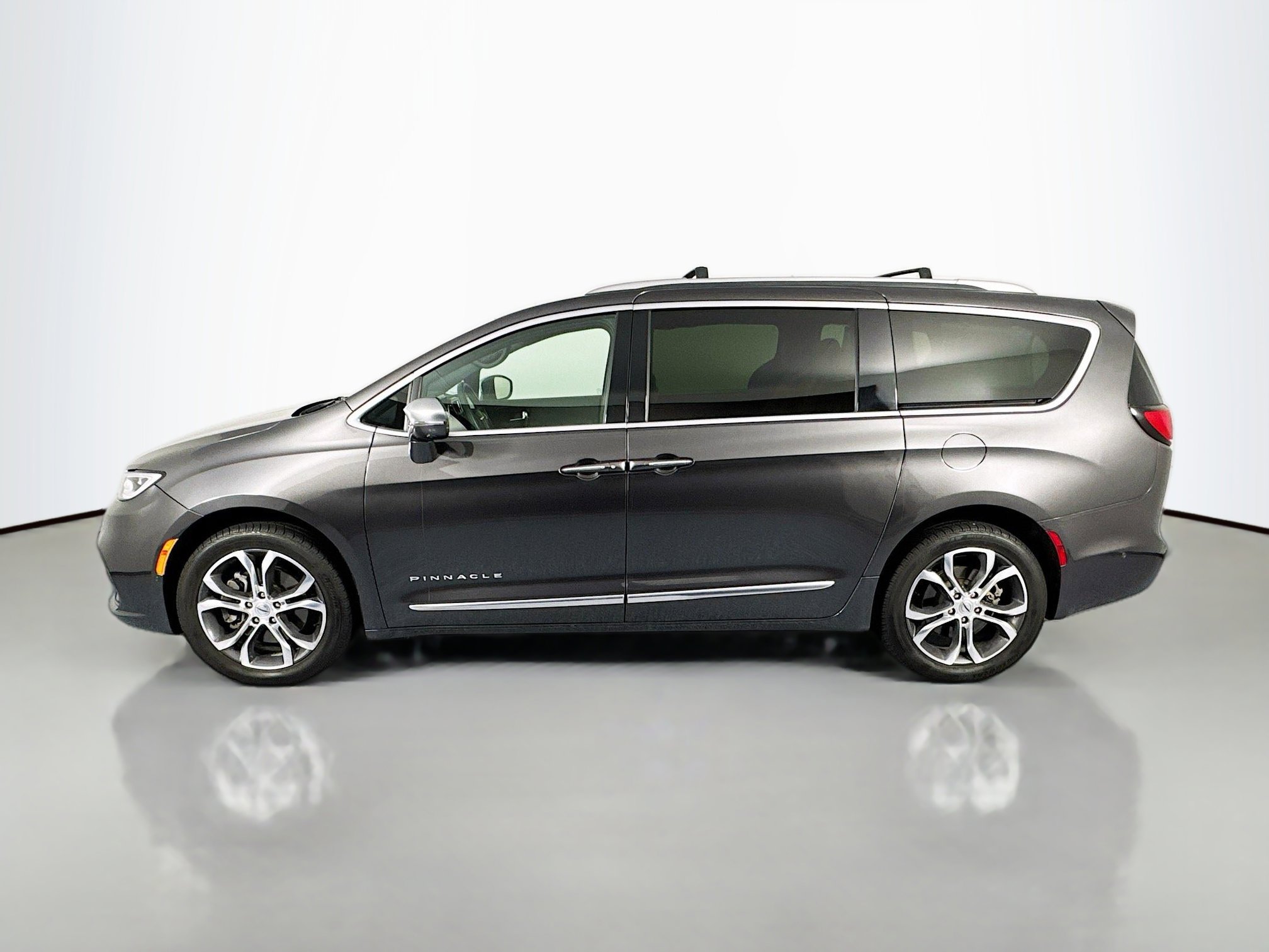 Used 2022 Chrysler Pacifica Pinnacle image 8