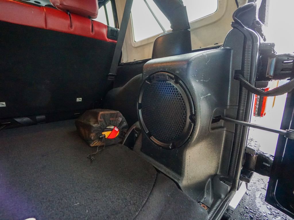 Used 2013 Jeep Wrangler Unlimited Rubicon image 30