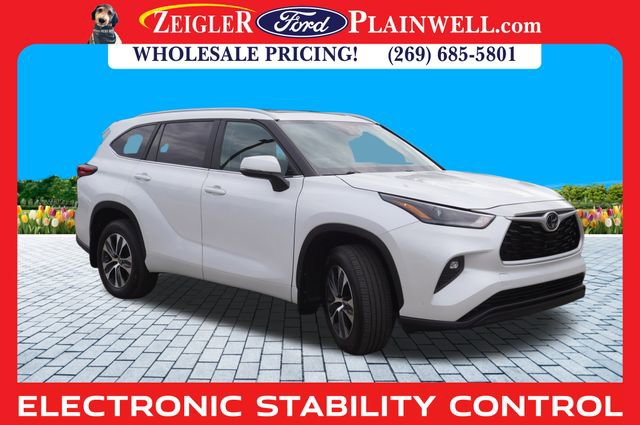 Used 2023 Toyota Highlander XLE image 7