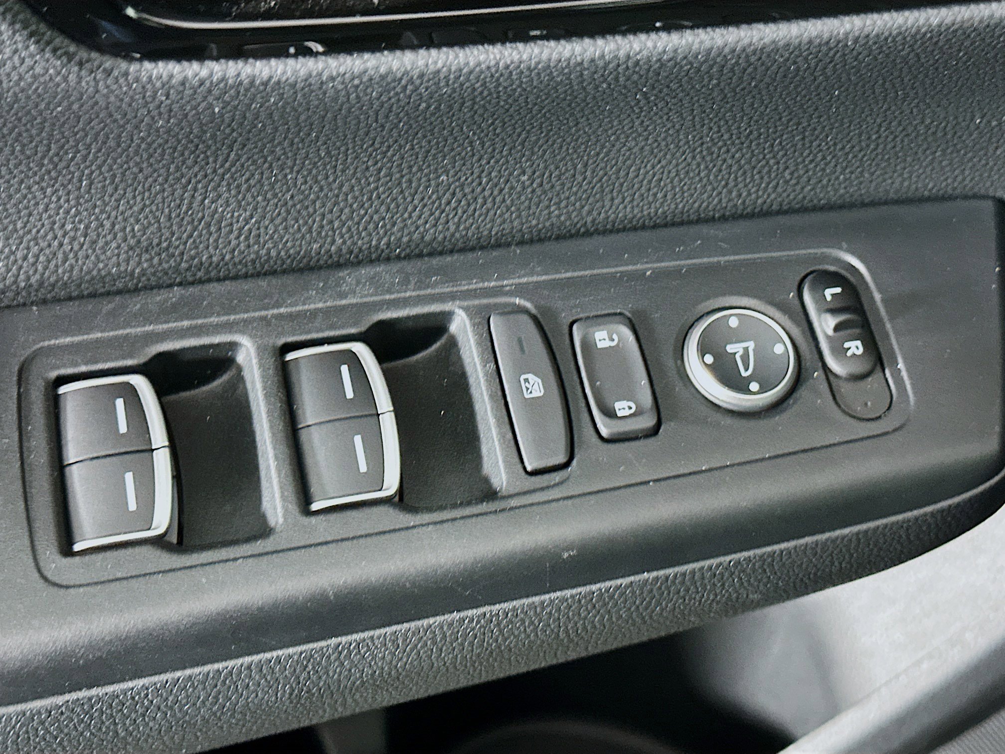 Used 2025 Honda CR-V EX-L image 15