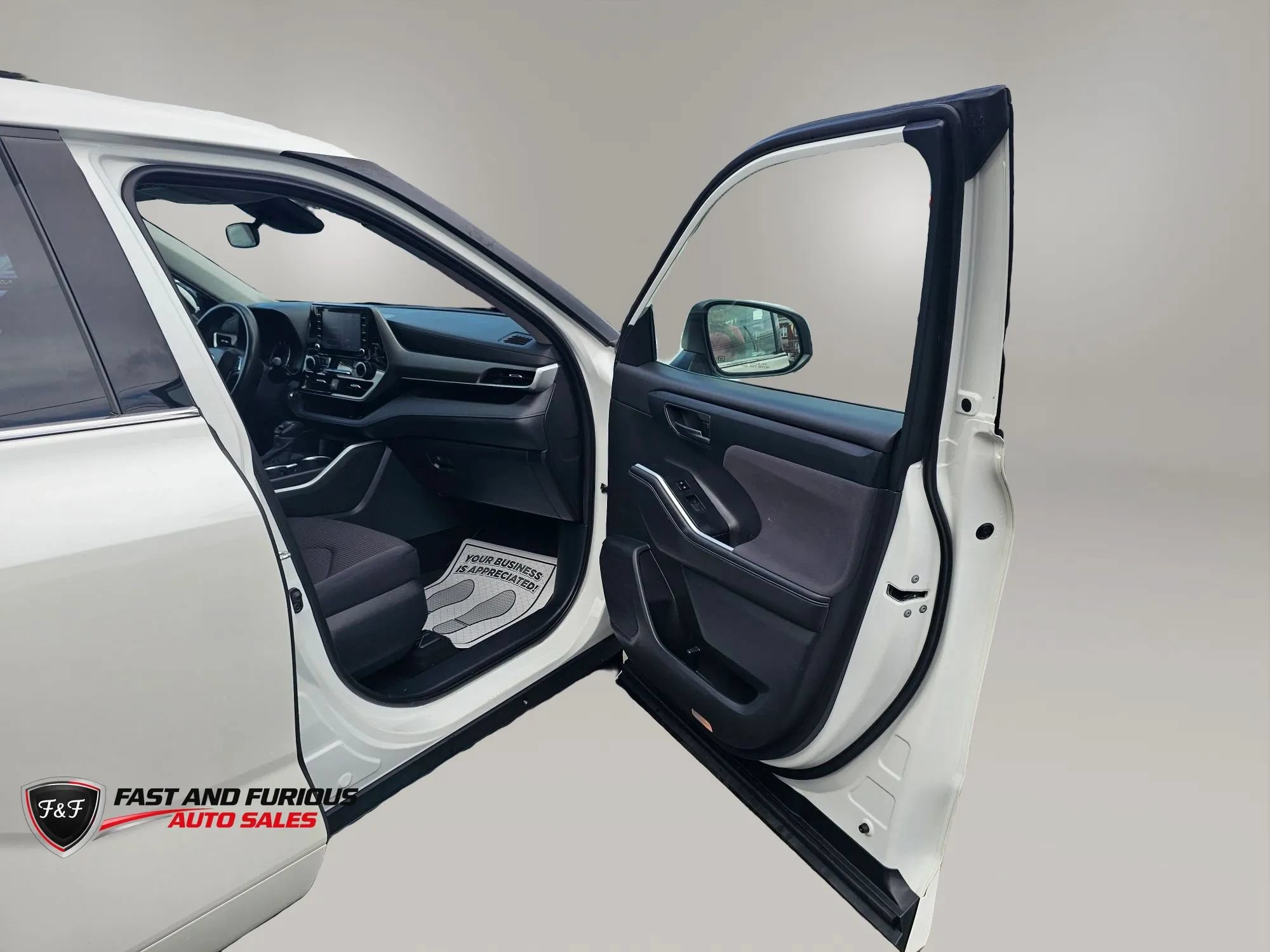 Used 2020 Toyota Highlander L AWD/4WD image 11