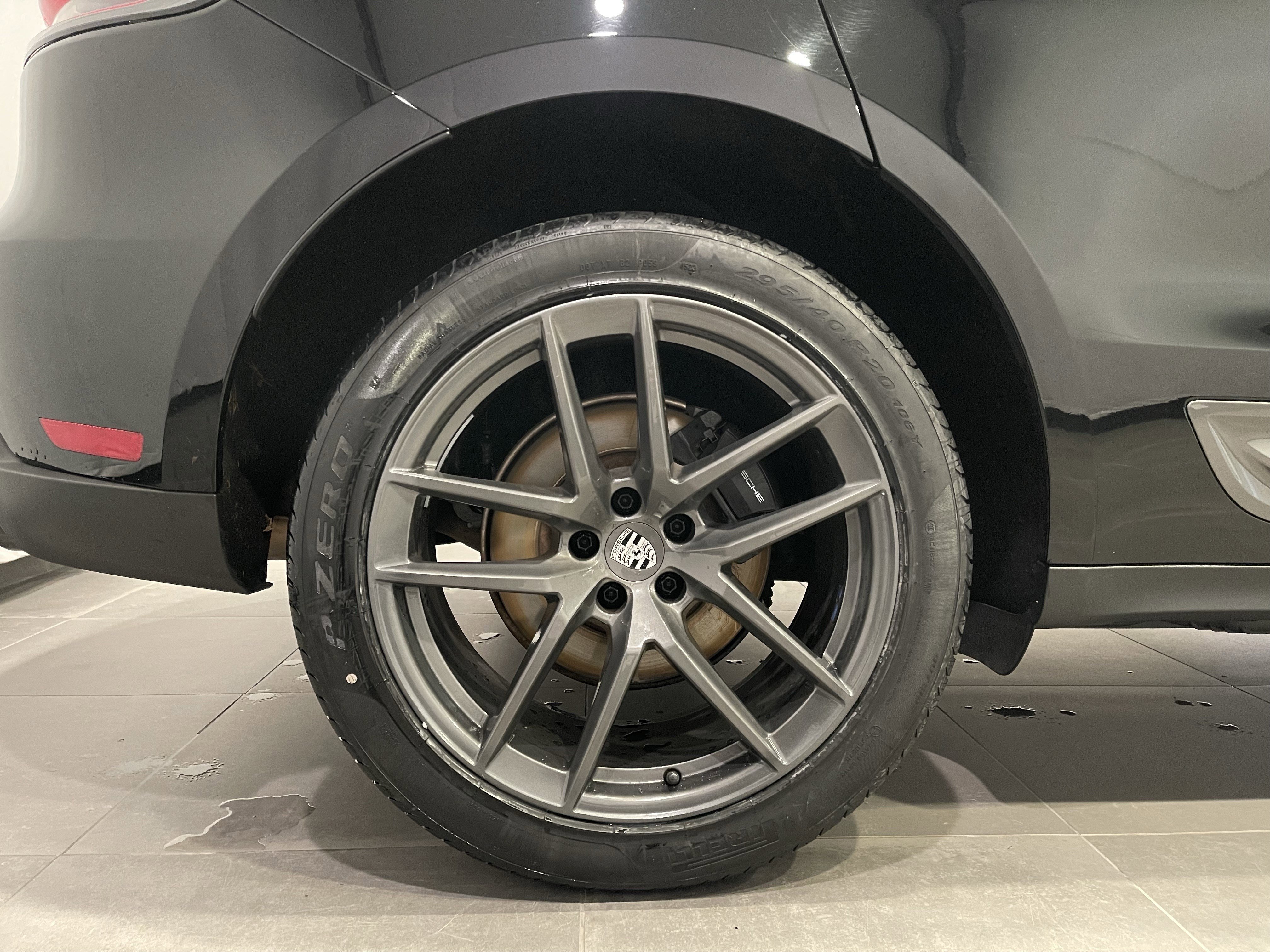 Used 2024 Porsche Macan image 10