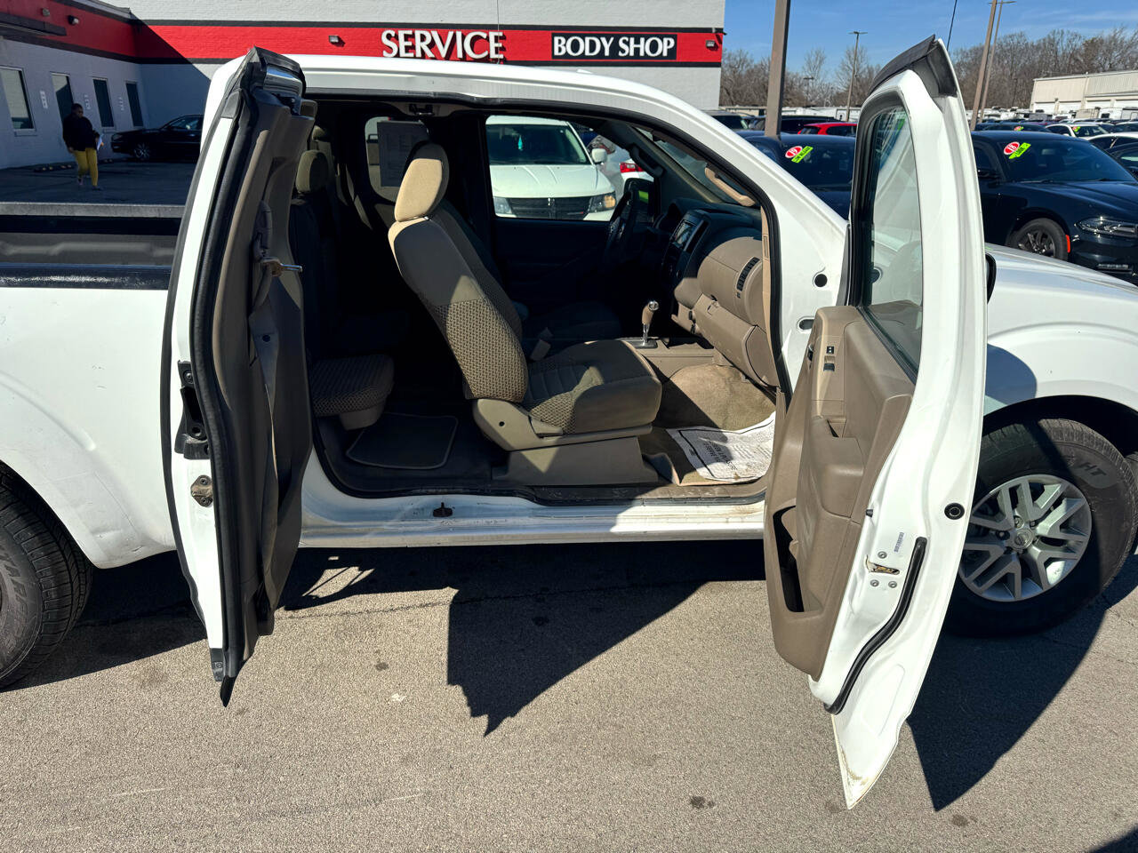 Used 2015 Nissan Frontier SV image 11