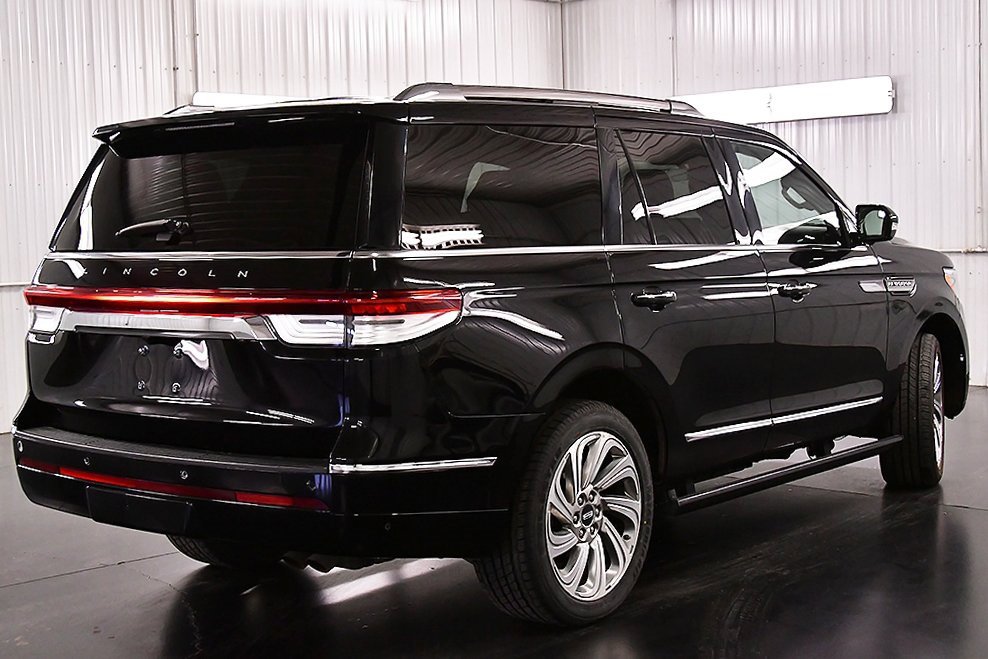 Used 2024 Lincoln Navigator Premiere image 7