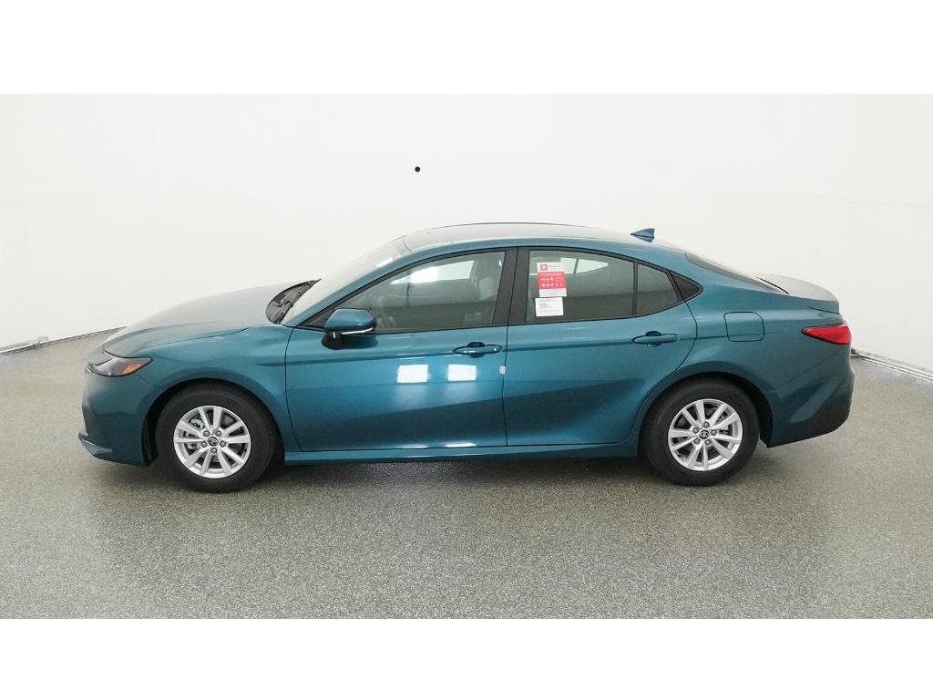 Used 2025 Toyota Camry LE FWD image 5