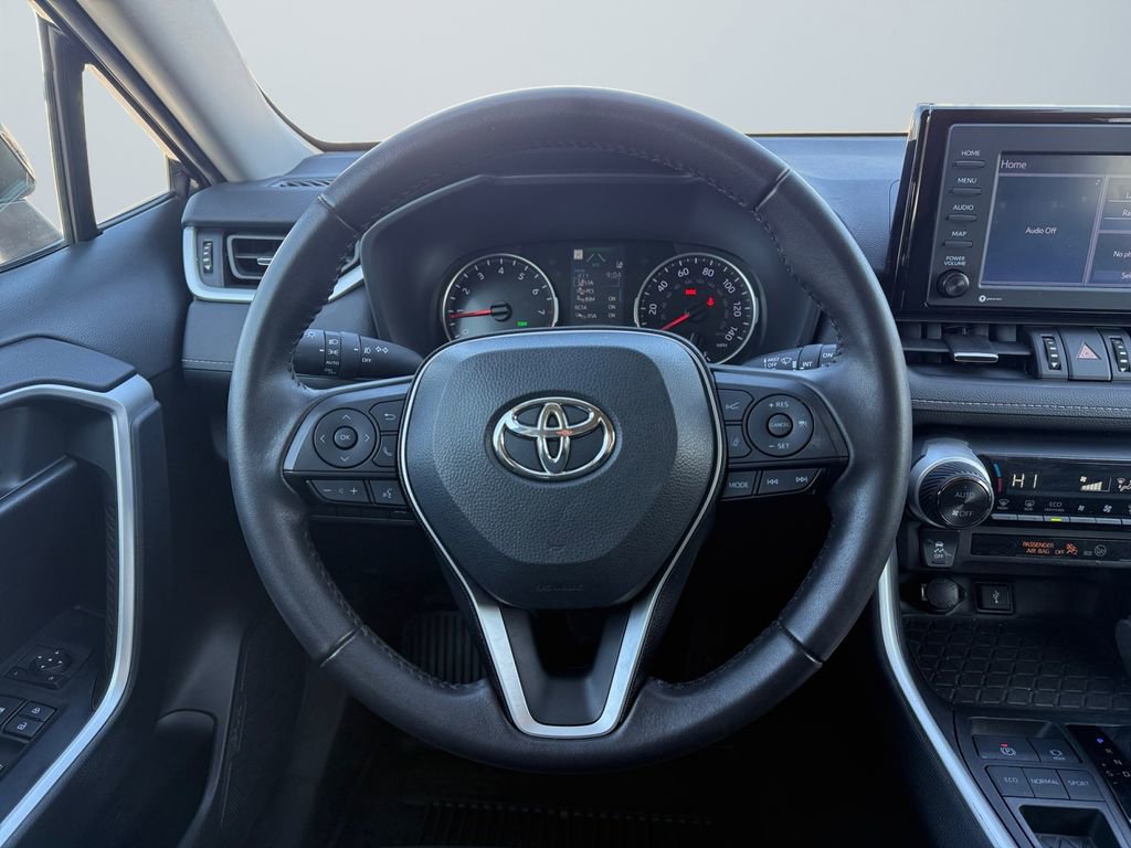 Used 2022 Toyota RAV4 XLE Premium image 12