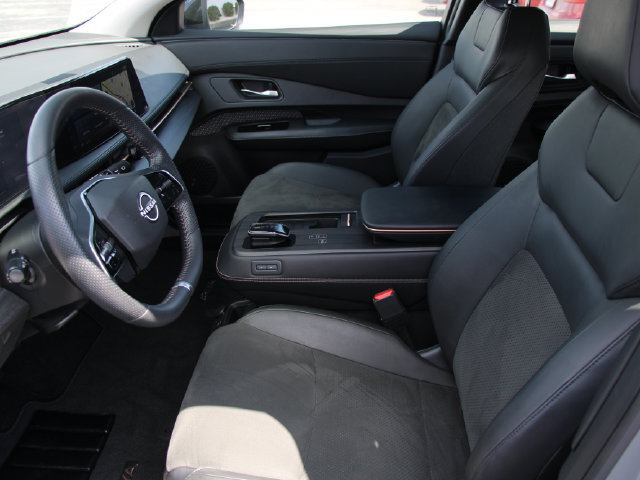 Used 2024 Nissan Ariya AWD image 13