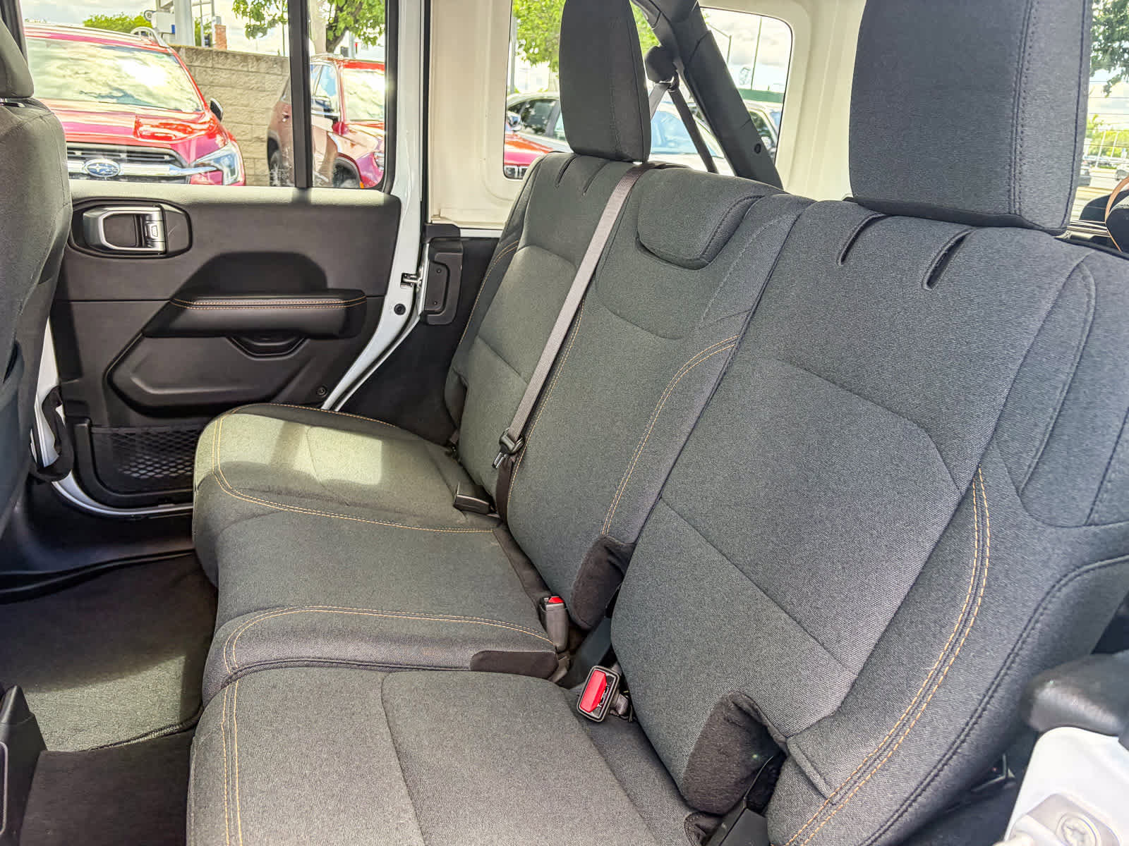 Used 2025 Jeep Wrangler Unlimited Sahara AWD/4WD image 16