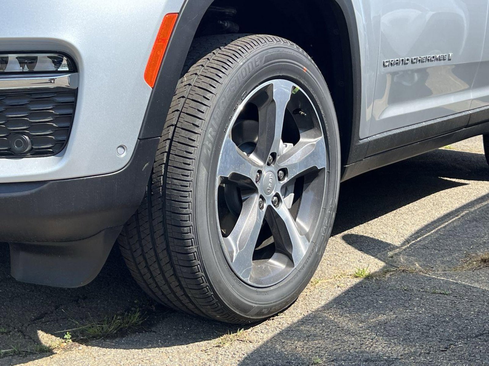 New 2025 Jeep Grand Cherokee Limited w/ Luxury Tech Group II image 5