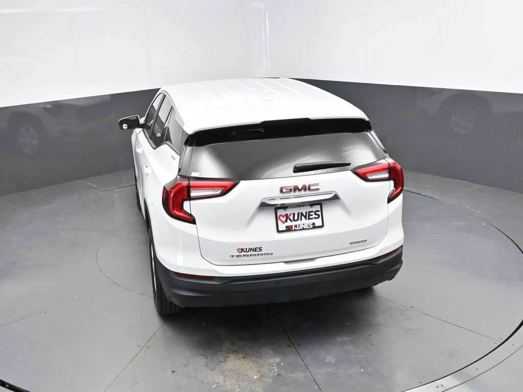 Used 2024 GMC Terrain SLE AWD/4WD image 29