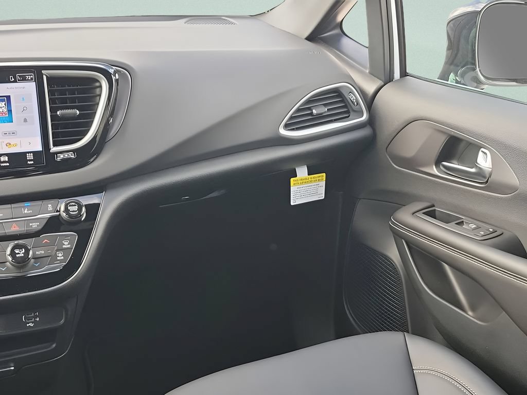 New 2026 Chrysler Voyager LX FWD image 26