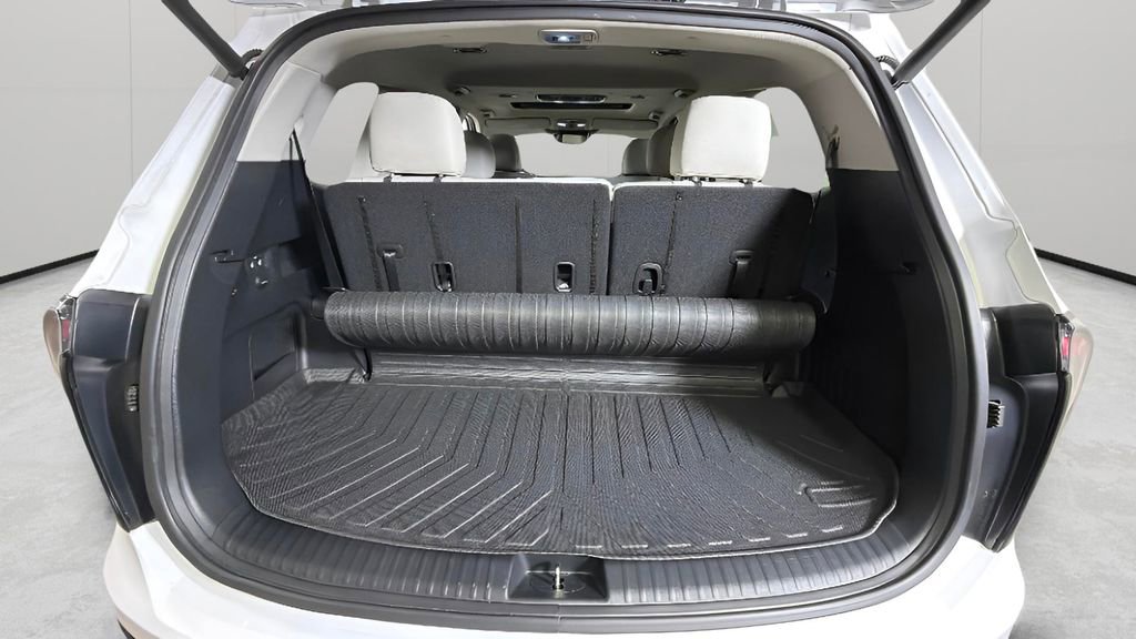 Used 2024 Kia Telluride EX w/ EX Captain's Chair Package FWD image 30