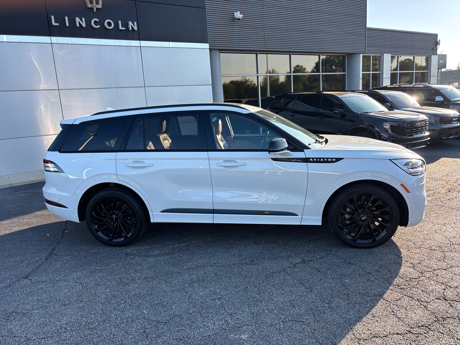 Certified 2024 Lincoln Aviator Black Label w/ Jet Package AWD/4WD image 8