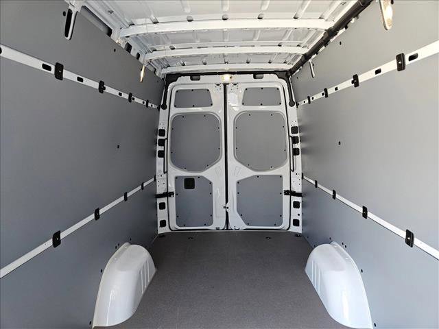 Used 2024 Mercedes-Benz eSprinter 170 Cargo image 19