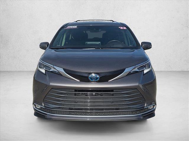 Used 2022 Toyota Sienna Platinum image 2