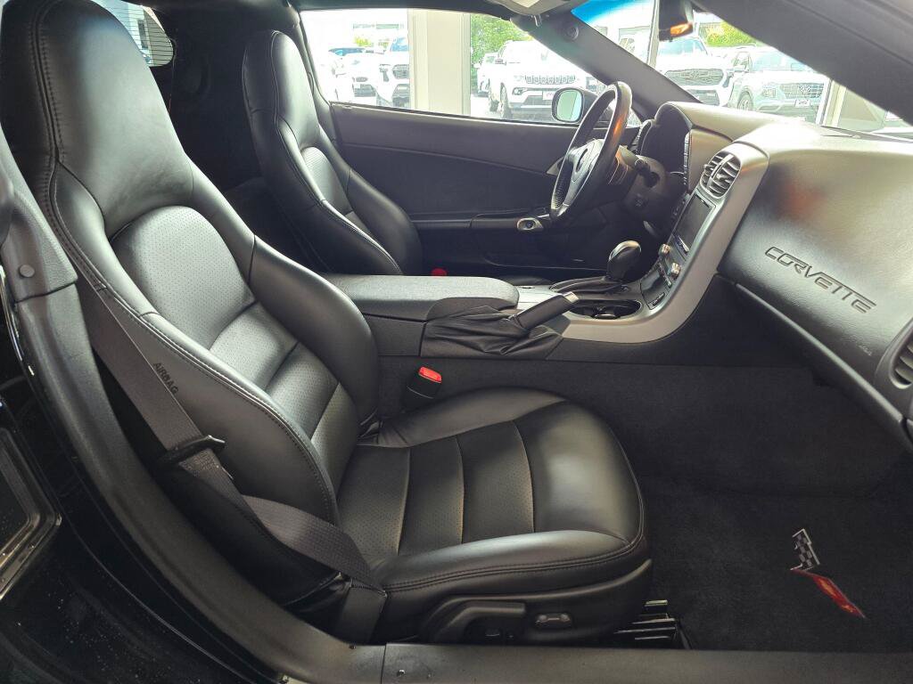 Used 2006 Chevrolet Corvette Coupe w/ Preferred Equipment Group RWD image 21