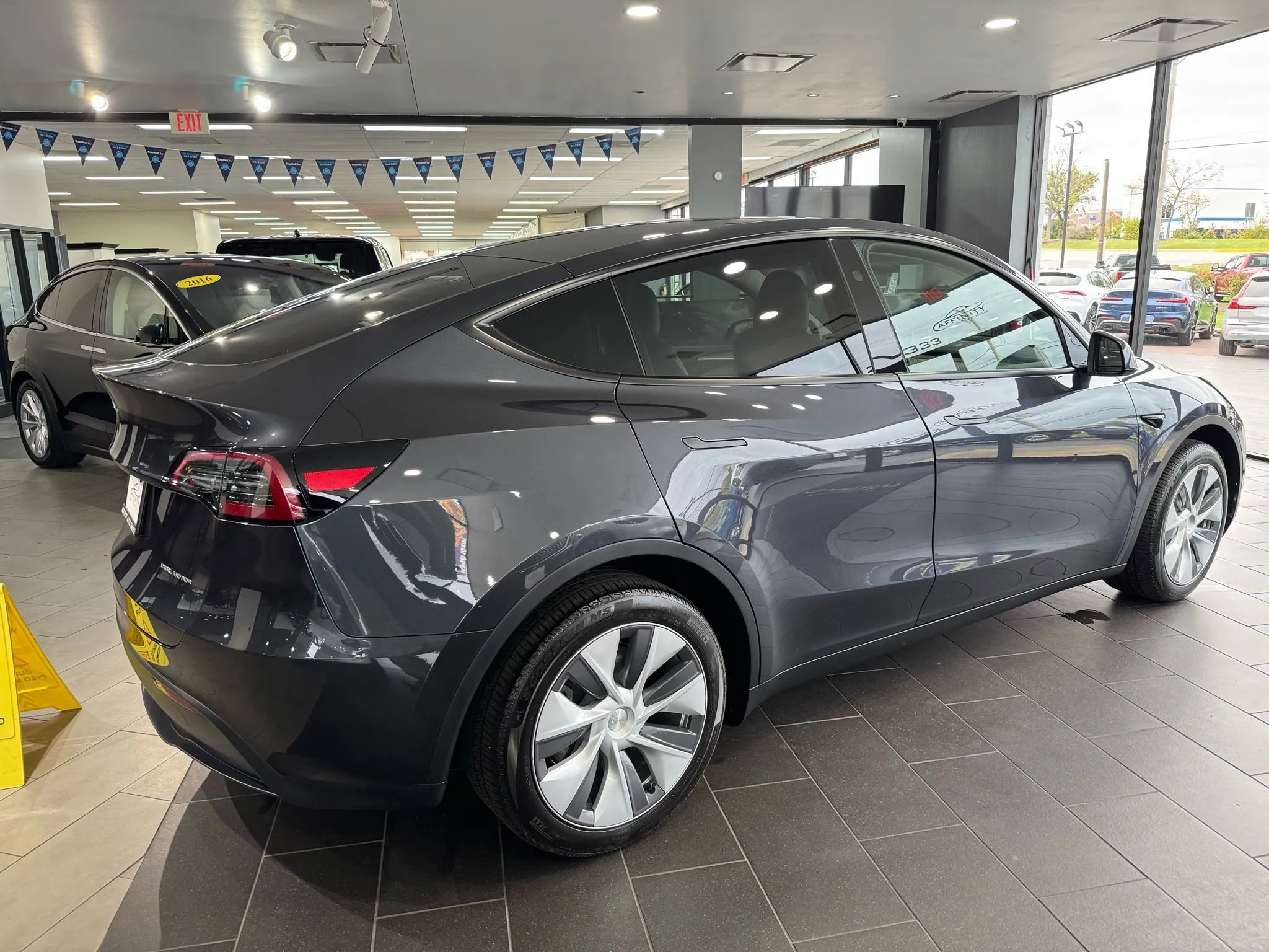 Used 2024 Tesla Model Y Long Range image 5